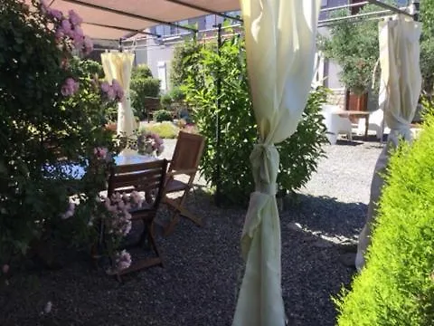 Bed and Breakfast Loft Atypique à Villeneuve-de-Rivière 0*,