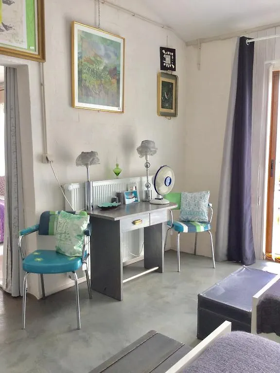 Bed and Breakfast Loft Atypique à Villeneuve-de-Rivière 0*,
